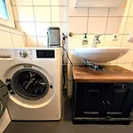 Ferienwohnung, Modern, Ruhig Und Zentral Mit Tiefgarage